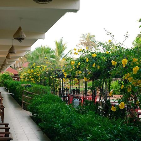 Bamboo Garden Hotel Serrekunda Exterior foto
