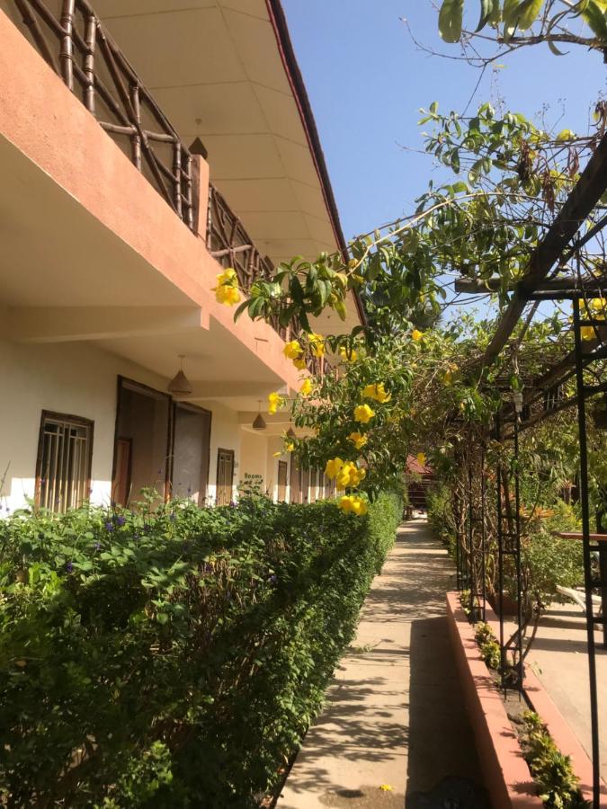 Bamboo Garden Hotel Serrekunda Exterior foto