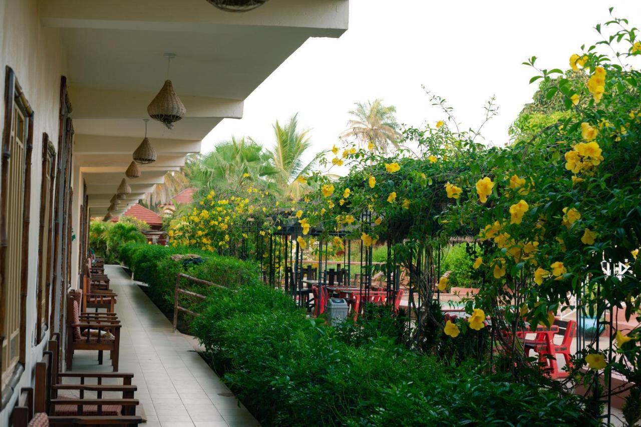 Bamboo Garden Hotel Serrekunda Exterior foto