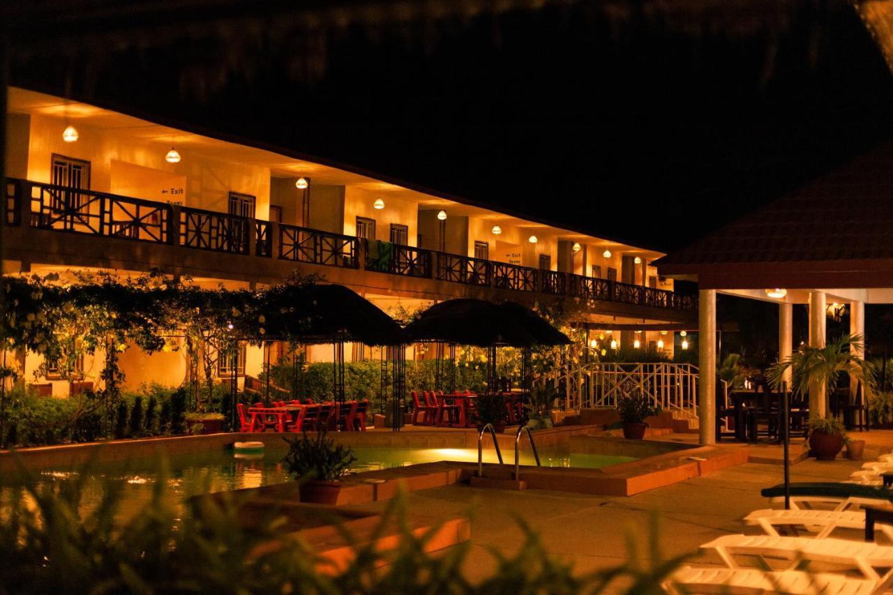 Bamboo Garden Hotel Serrekunda Exterior foto