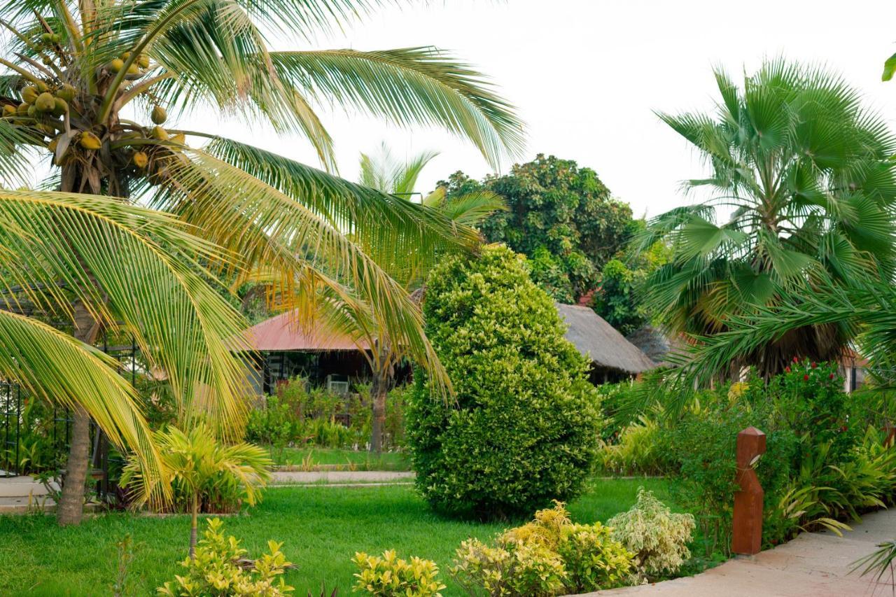 Bamboo Garden Hotel Serrekunda Exterior foto