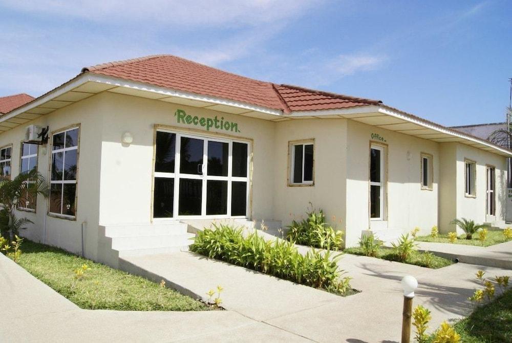 Bamboo Garden Hotel Serrekunda Exterior foto