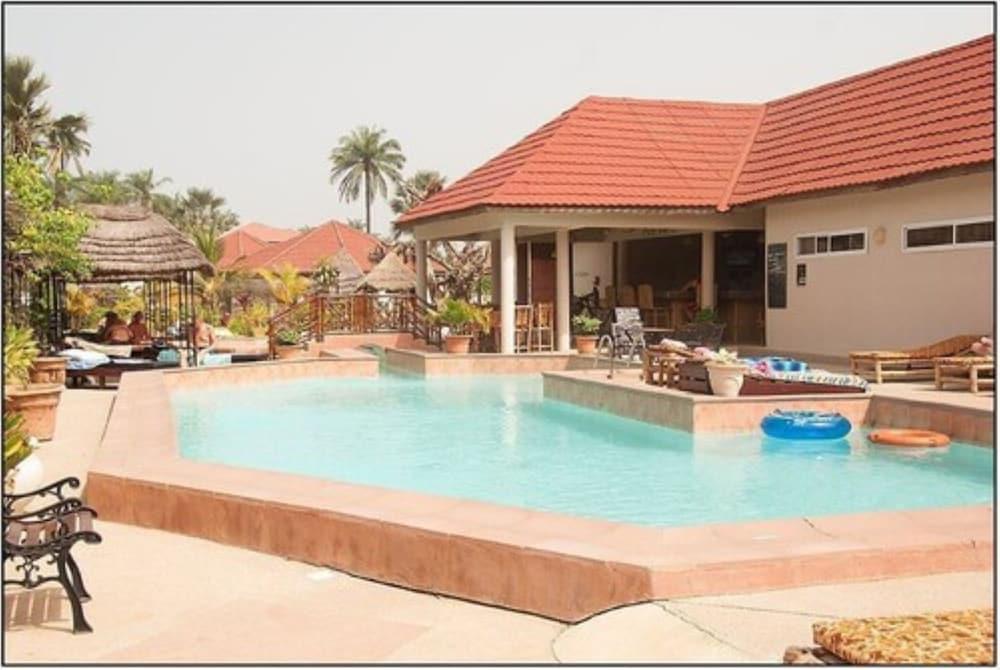 Bamboo Garden Hotel Serrekunda Exterior foto