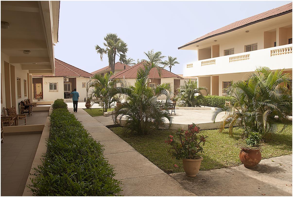 Bamboo Garden Hotel Serrekunda Exterior foto